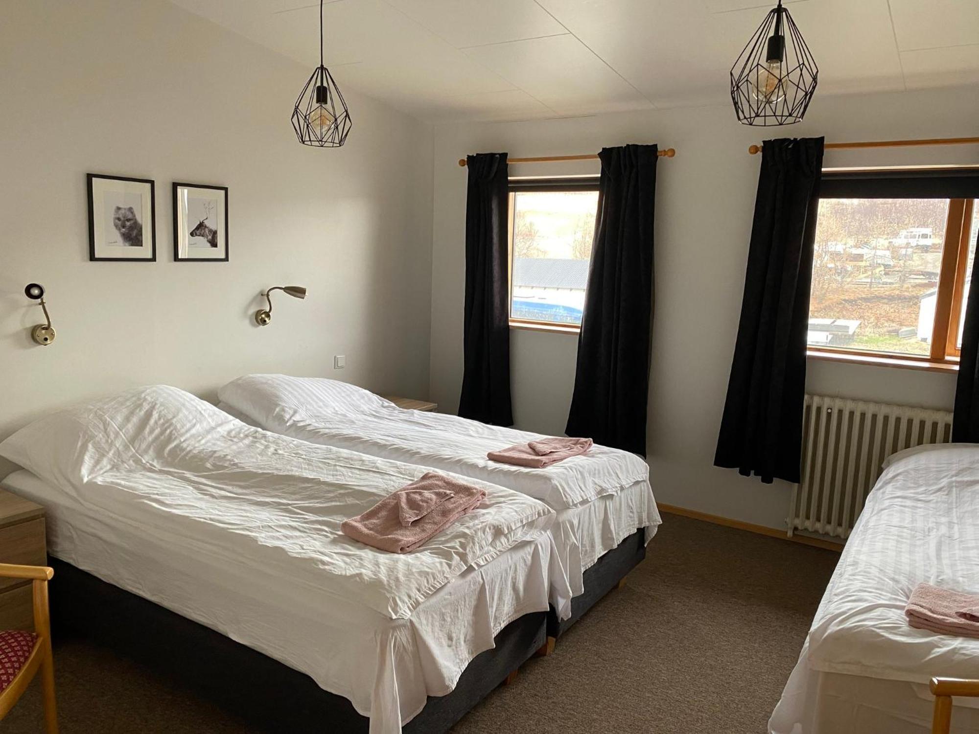 Bakkafloet Guesthouse Varmahlíð Exteriör bild