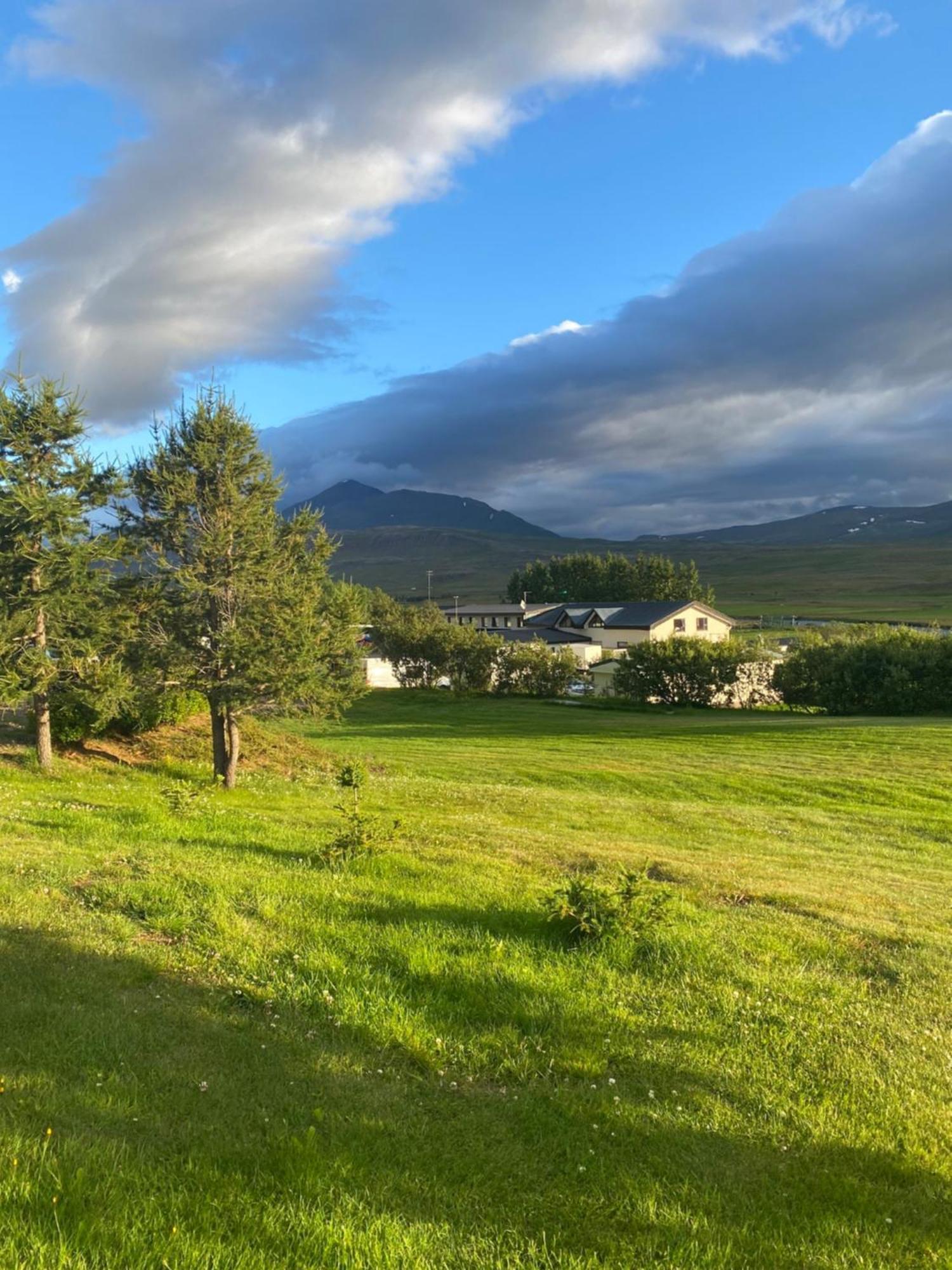 Bakkafloet Guesthouse Varmahlíð Exteriör bild